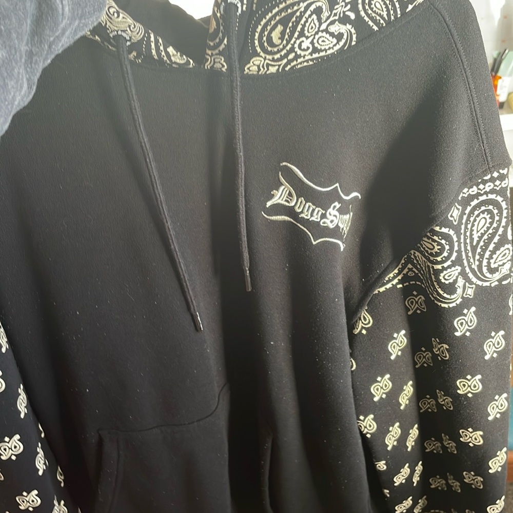 I’m trying to sell these 4 sweaters/ hoodies.